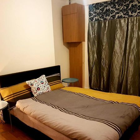 Bed and Breakfast Budget House In Gants Hill Илфорд Экстерьер фото