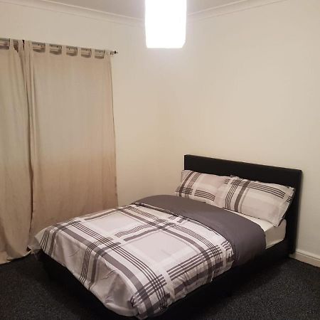 Bed and Breakfast Budget House In Gants Hill Илфорд Экстерьер фото