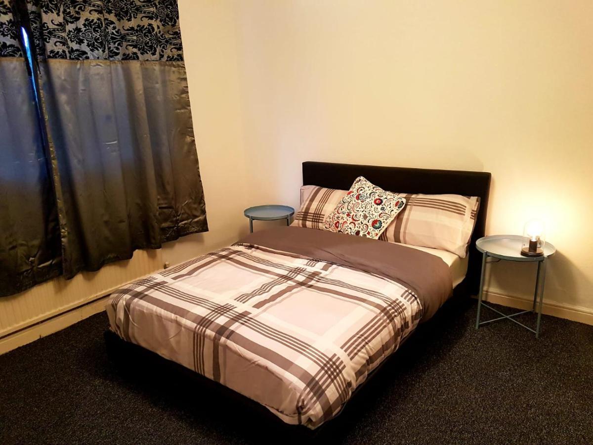 Bed and Breakfast Budget House In Gants Hill Илфорд Экстерьер фото