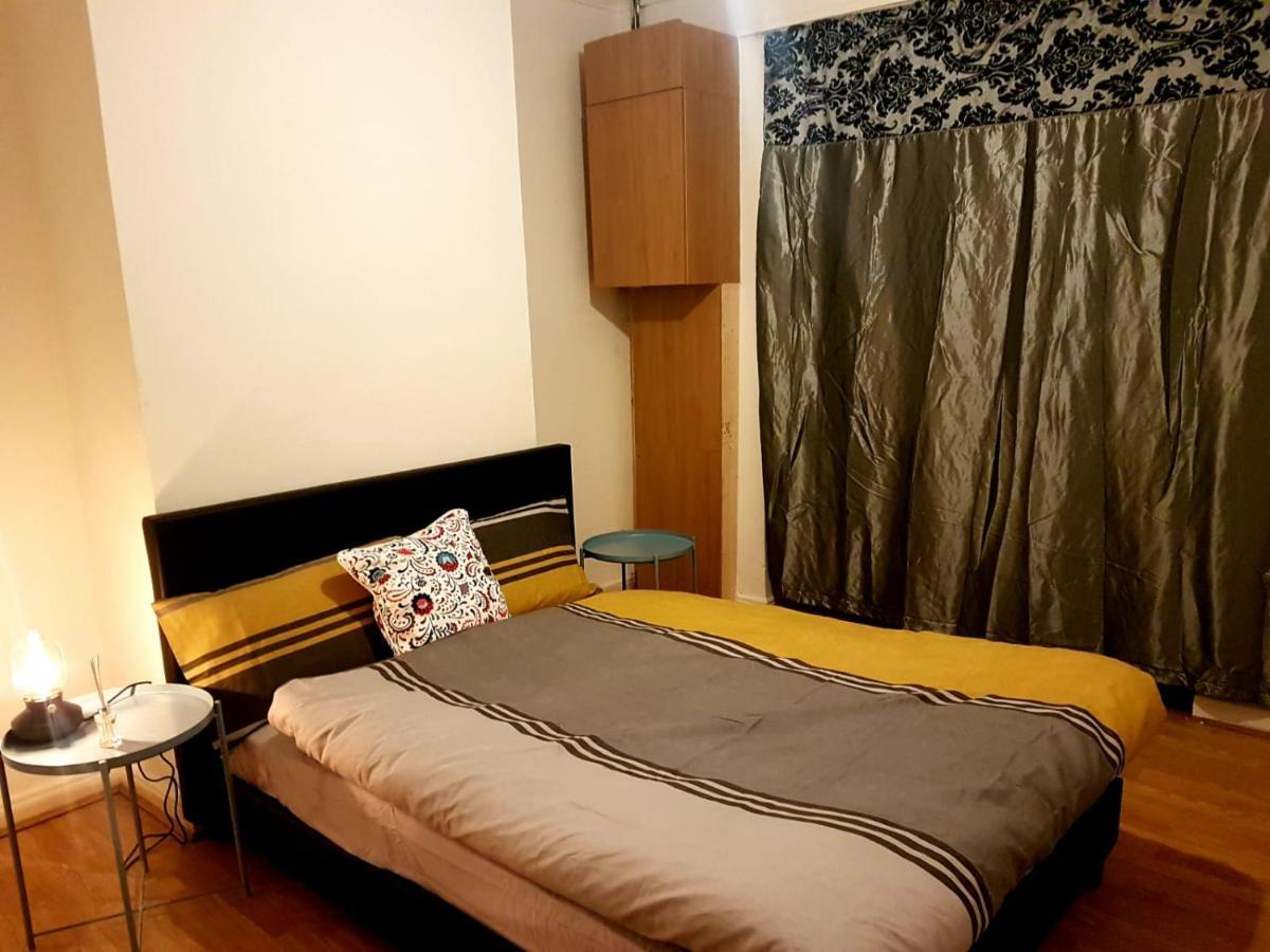 Bed and Breakfast Budget House In Gants Hill Илфорд Экстерьер фото