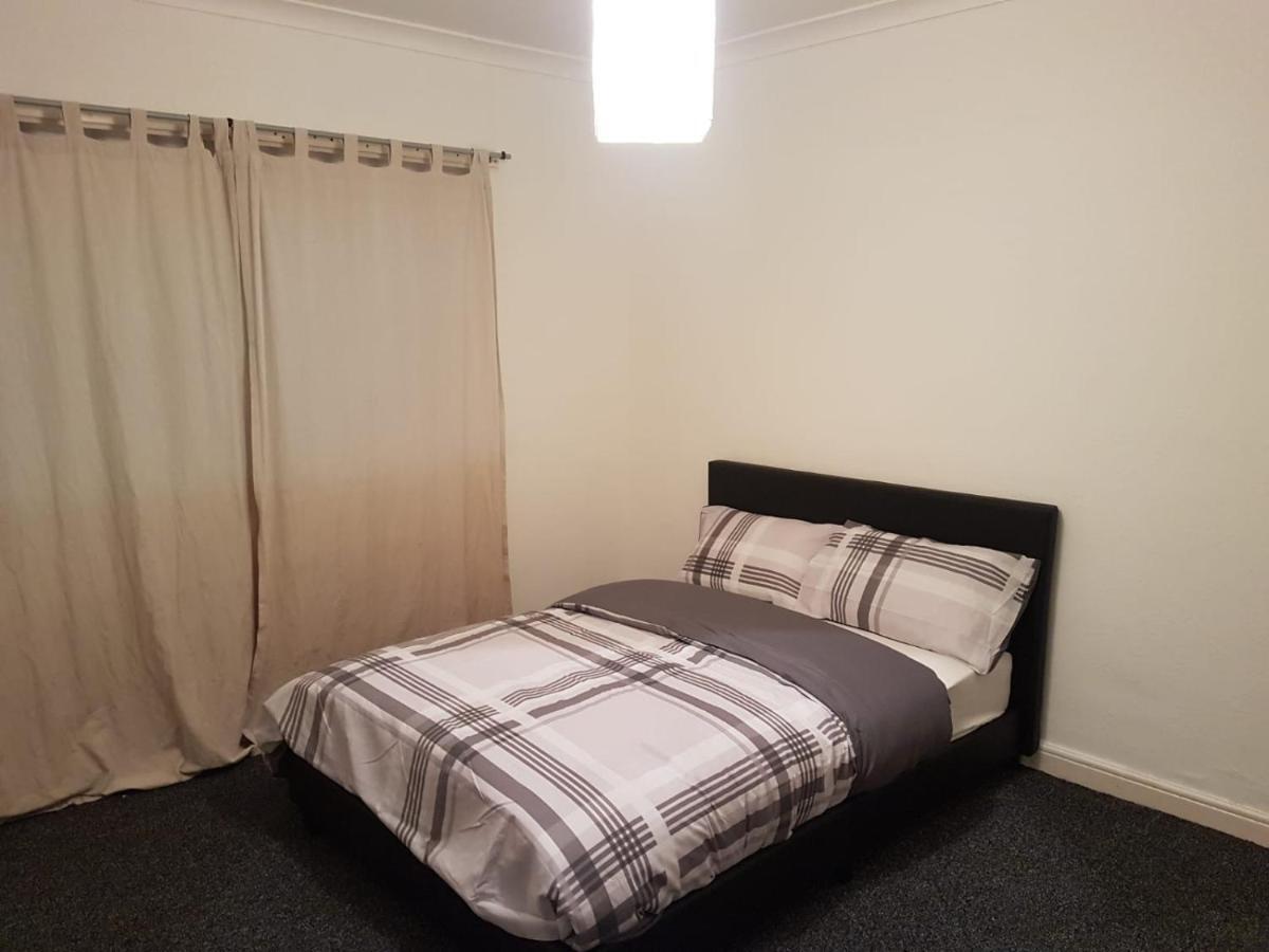 Bed and Breakfast Budget House In Gants Hill Илфорд Экстерьер фото