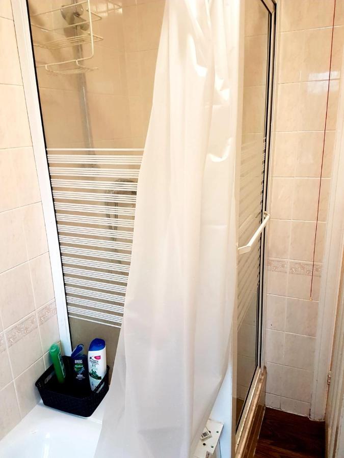 Bed and Breakfast Budget House In Gants Hill Илфорд Экстерьер фото