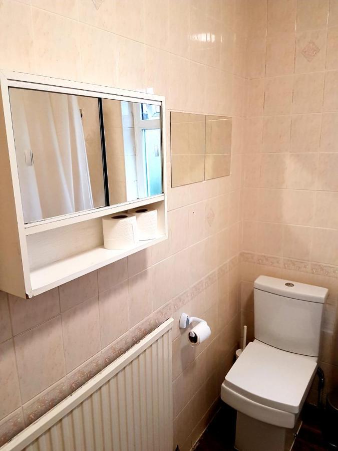 Bed and Breakfast Budget House In Gants Hill Илфорд Экстерьер фото