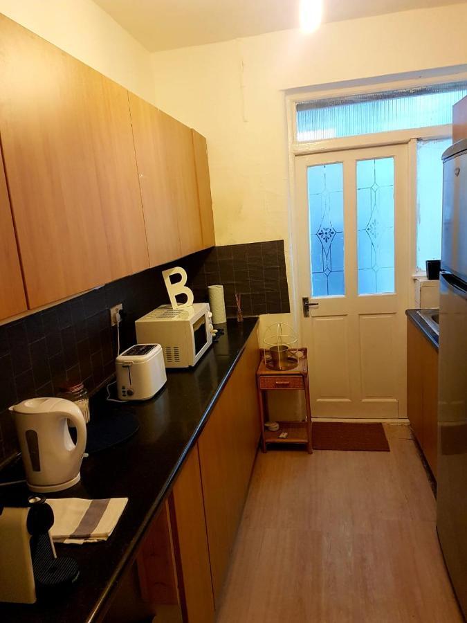 Bed and Breakfast Budget House In Gants Hill Илфорд Экстерьер фото