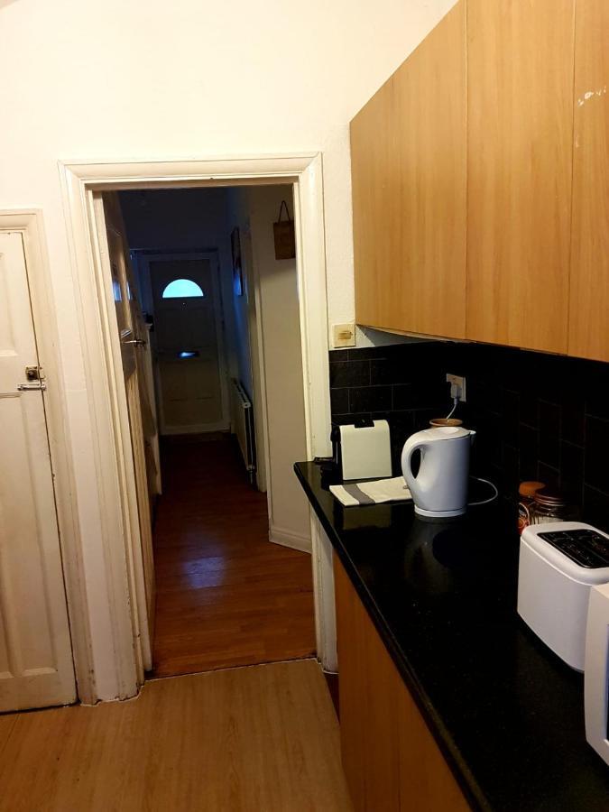 Bed and Breakfast Budget House In Gants Hill Илфорд Экстерьер фото