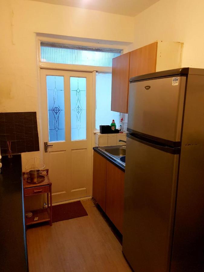 Bed and Breakfast Budget House In Gants Hill Илфорд Экстерьер фото